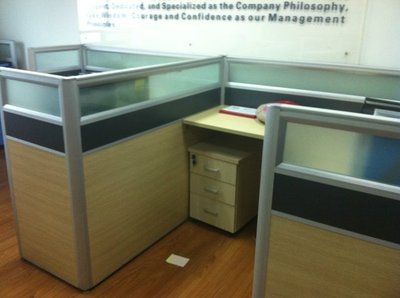 【圖】辦公桌低價轉(zhuǎn)讓 - 江東百丈辦公用品/設(shè)備 - 寧波58同城